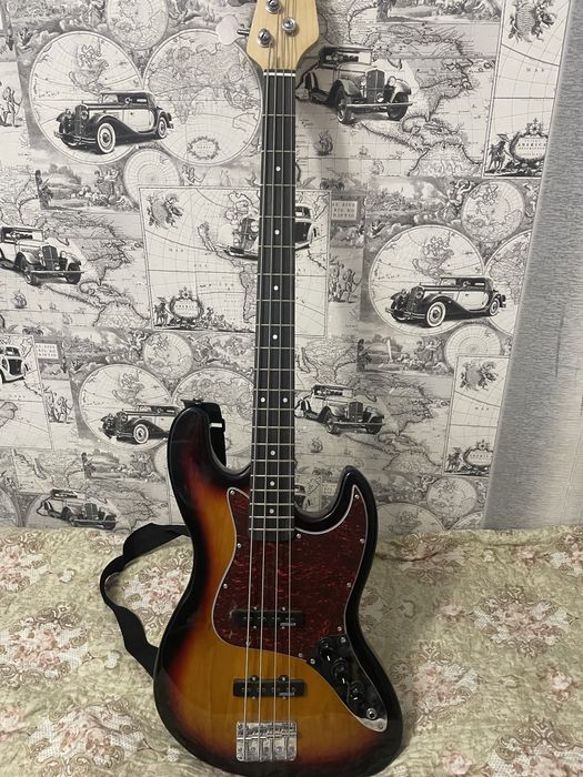 Бас гитара хорошая