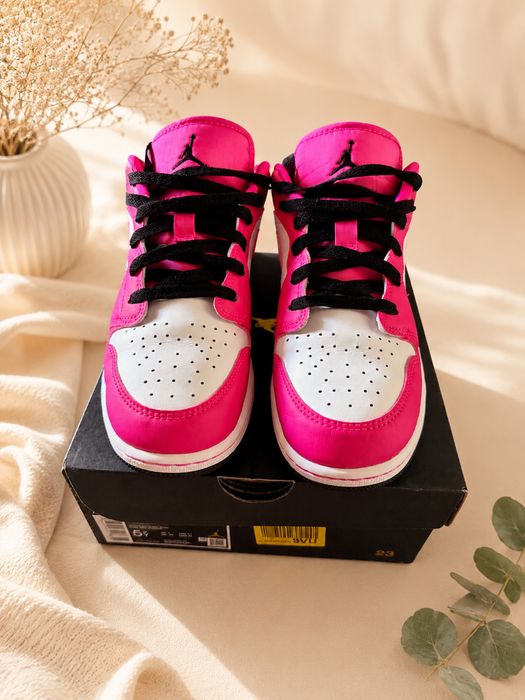 Air Jordan 1 Low GS – Fierce Pink/Black/White | Mărimea EU 38 (US 5Y)