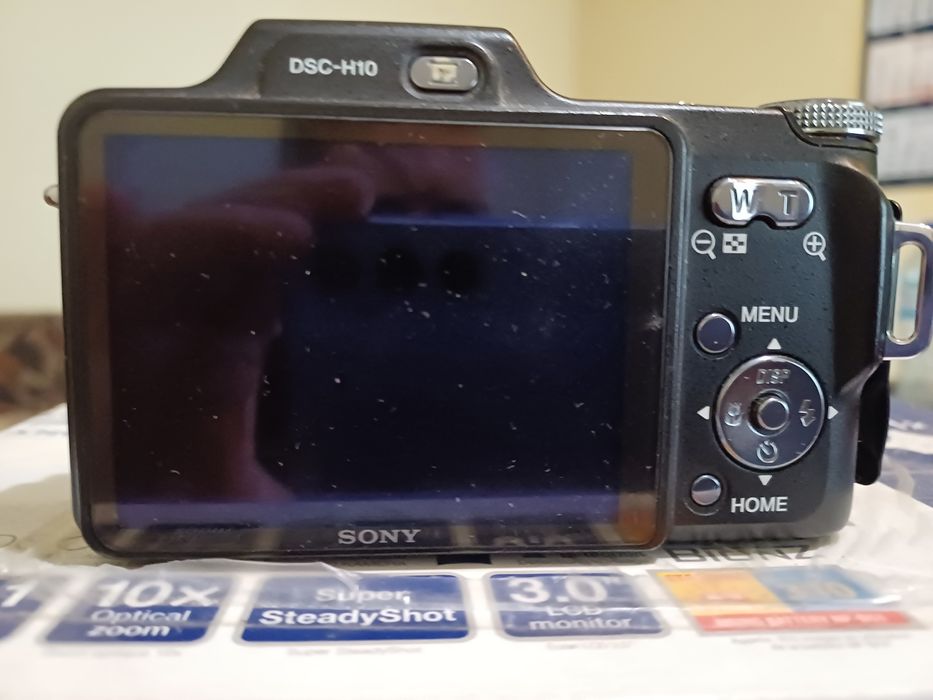 Продавам фотоапарат SONY