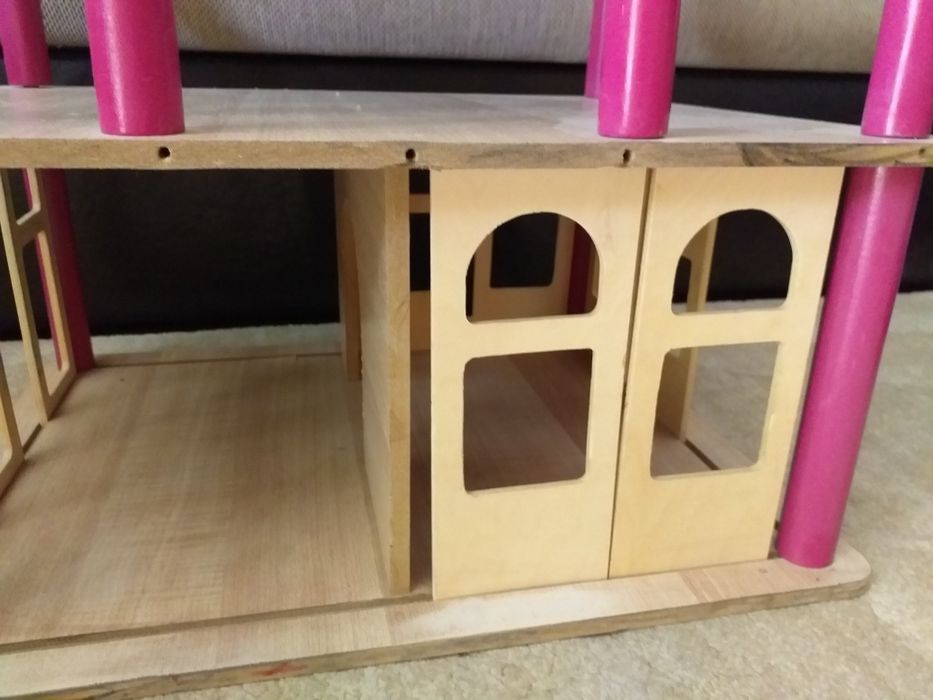 Голяма дървена къща за кукли