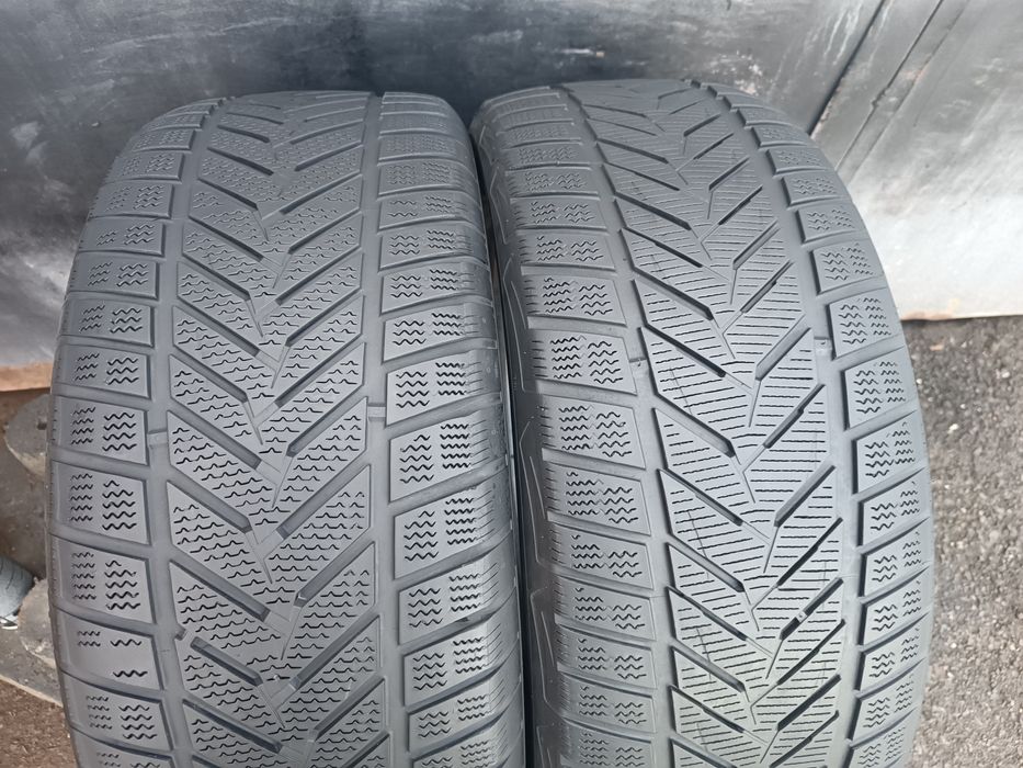 245/45/18 Vredestein