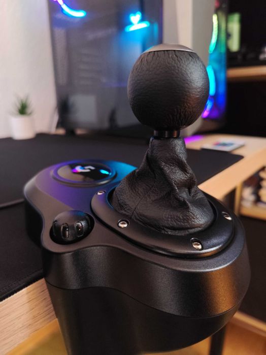 Геймърски волан Logitech G923 + Shifter за PS5/PS4/PC