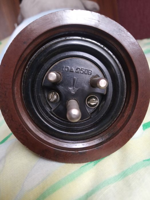 Продам соединительную электро вилку