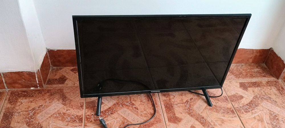 Televizor cu diagonala de 64