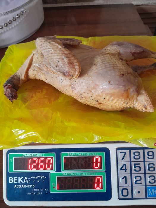 Мясо утки, цесарки продаются