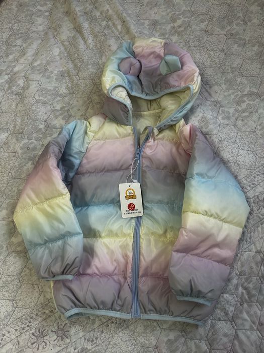 Демисезонная курточка на девочку