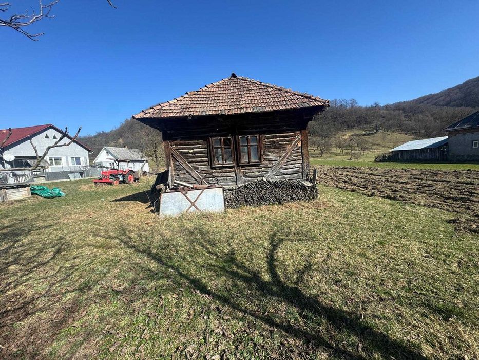 Teren 2700 mp pentru cabane/pensiune + casă rustică | Măgoaja