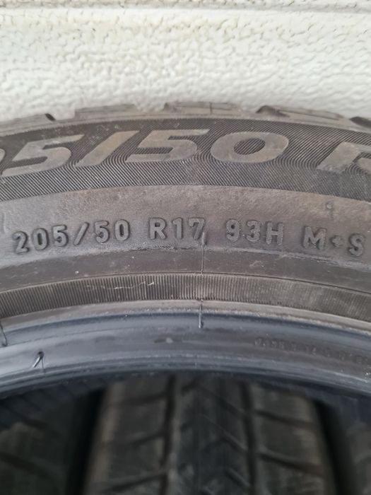 Зимни гуми 4 броя PIRELLI SottoZero3 205 50 R17 дот 4020