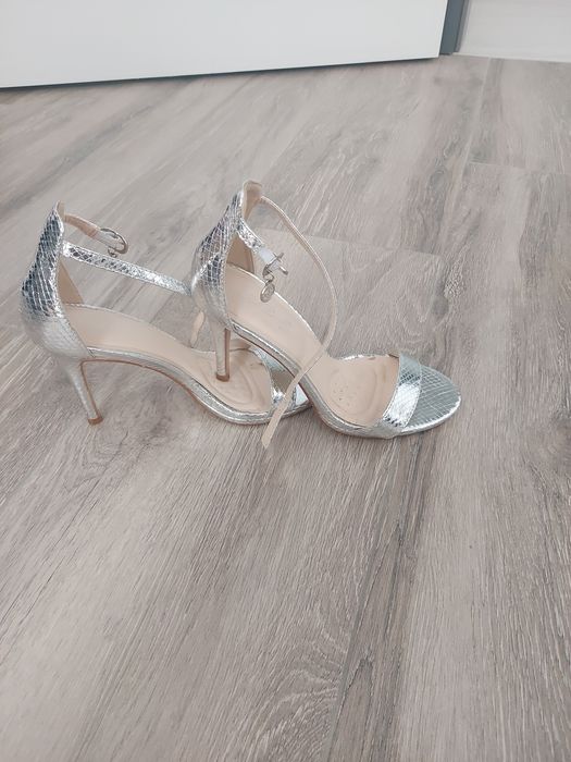 Sandale marimea 37