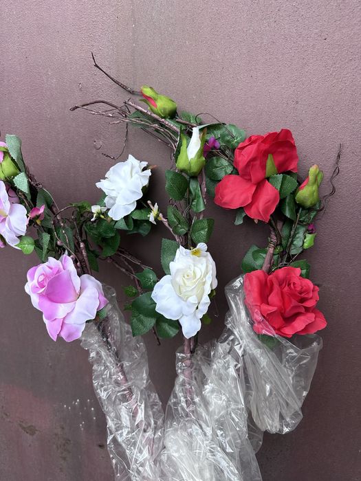 Изкуствена роза-клюнче,увивни клончета