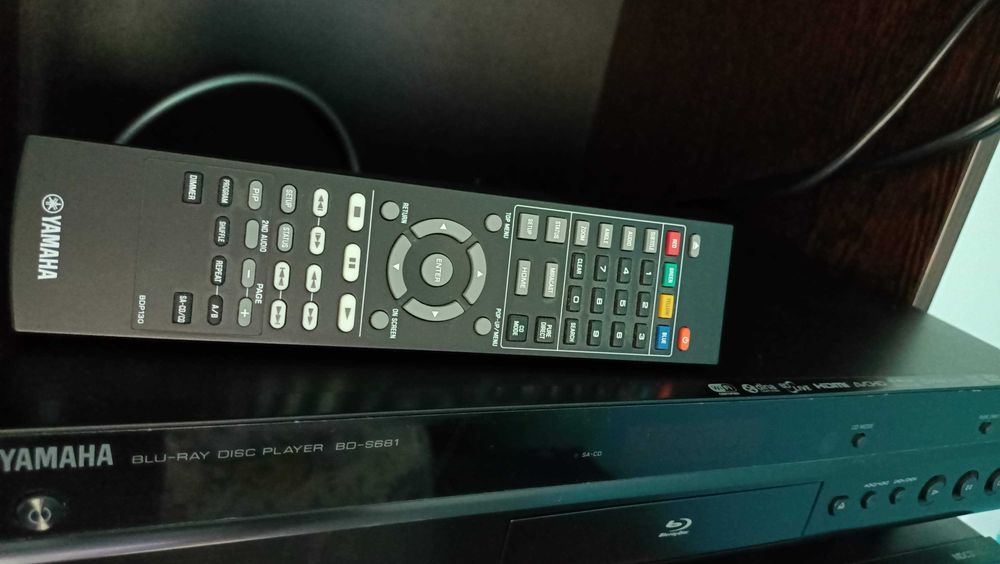 Yamaha BD-S681 Blu-ray player Wi-Fi 3D upscaling 4K Miracast