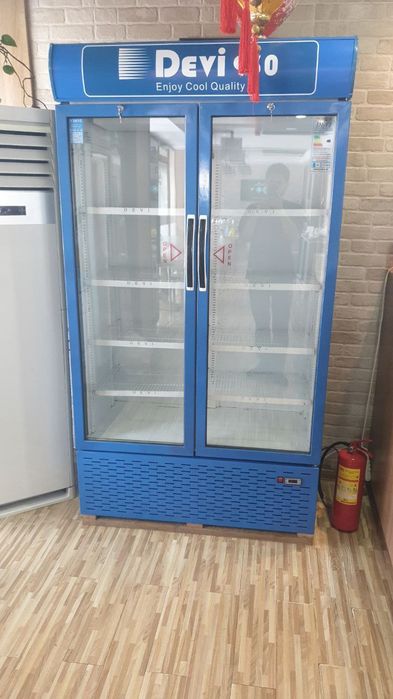DEVI новый витрынный холодильник