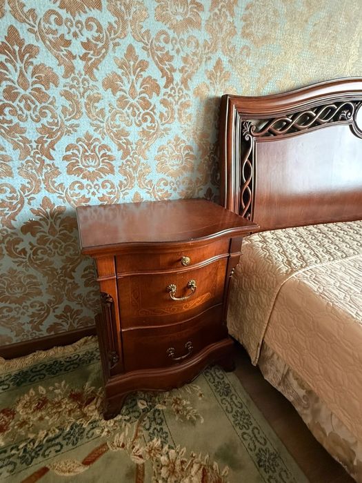 Спальный гарнитур. Итальянский, дерево.