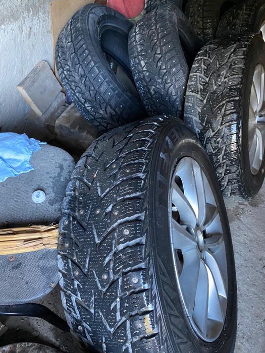 Зимны шини шипами комплект с дисками