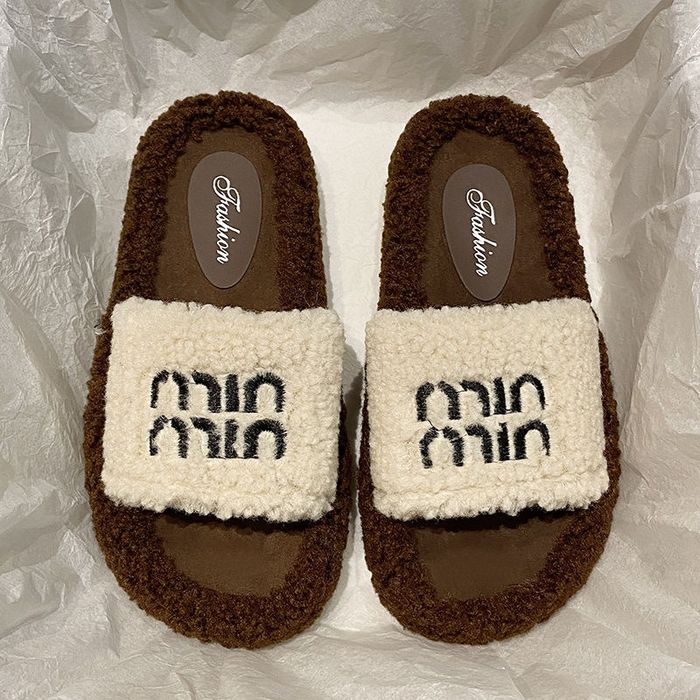 Женские тапочки.