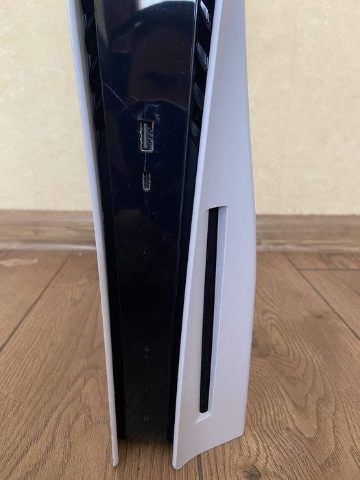 Конзола PlayStation 5 Disc Edition + FIFA 23