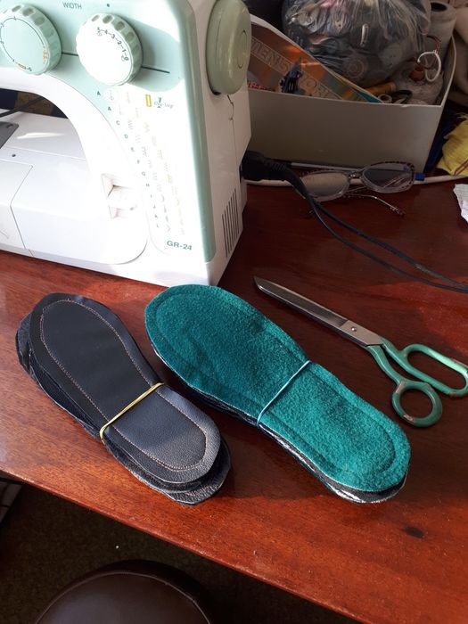 Продаю стельки, рукавицы тёплые