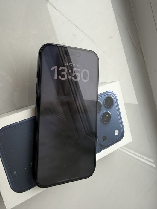 Продаю Айфон 17 про 256