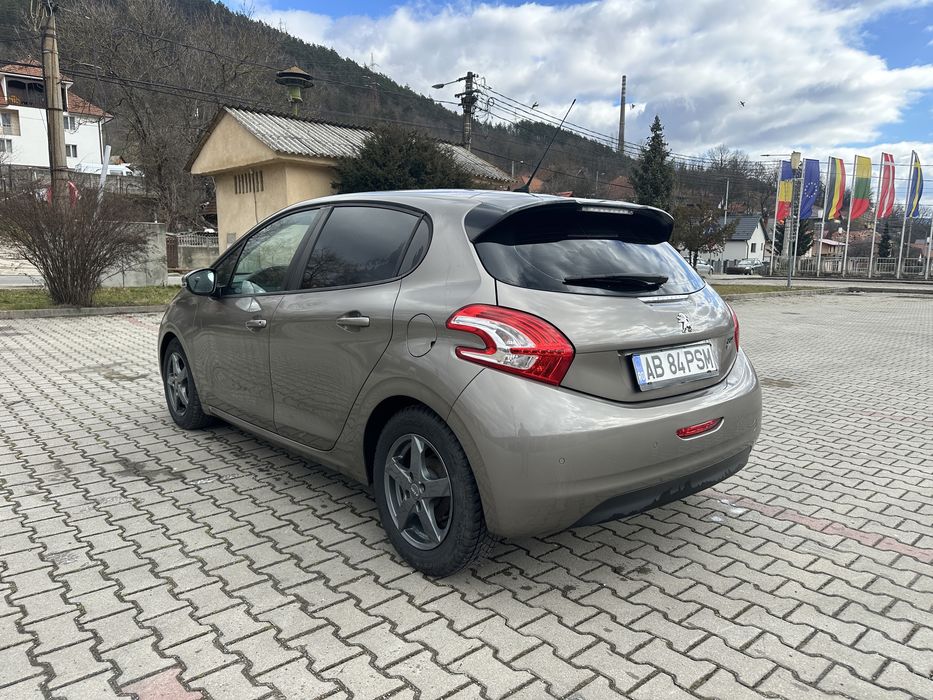 Peugeout 208 2012