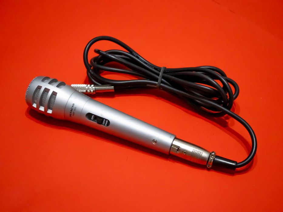 HITACHI HMP 505 Динамичен микрофон с XLR връзка за караоке, вокали и аудио запис