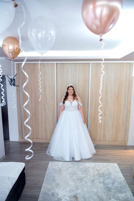 Vand rochie de mireasa tip printesa