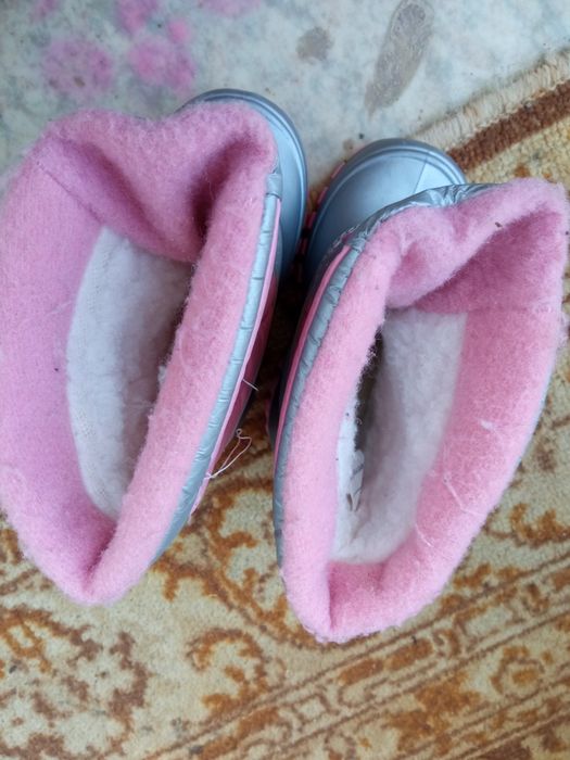 Топли зимни детски ботуши.