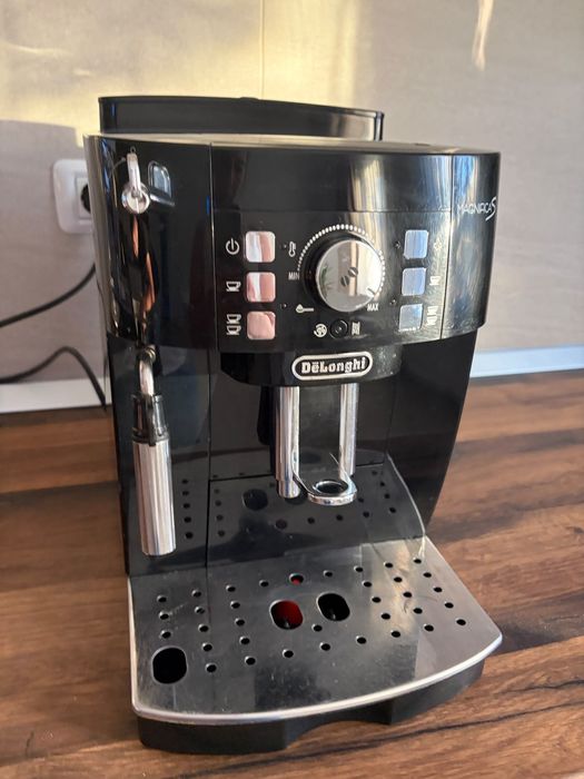 Aparat de cafea DeLonghi