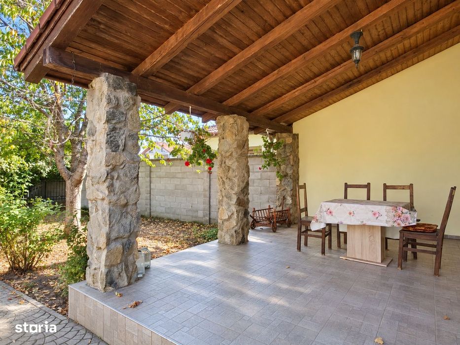 Casă cu 3 camere de vânzare în Mândruloc –teren 1.500 mp