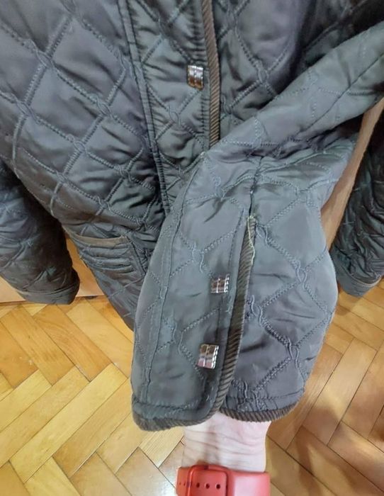 Scurtă dama cu glugă, potrivită pt mărimea  XL.