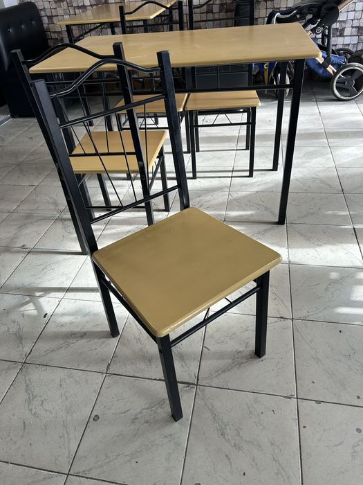 Маси и столове.