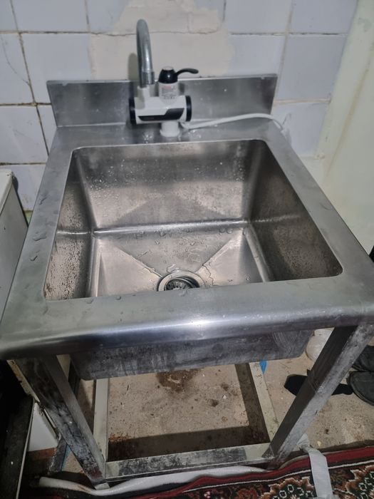 Stalavoy stoli va rakvinasi sotiladi