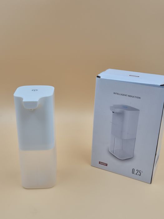 Dispenser automat de săpun lichid cu senzor