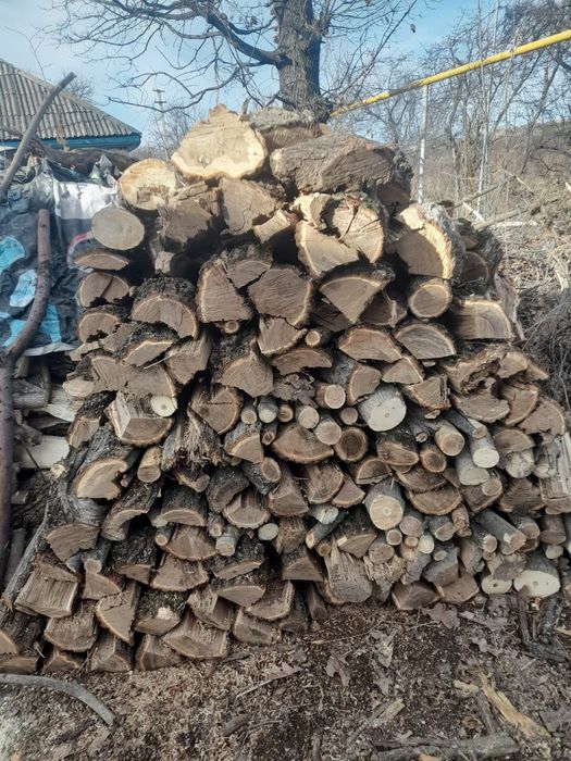 Продаю дрова сухие.))