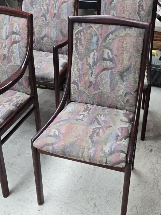 Трапезни столове