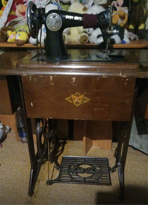 Продам 2 швейные машины.