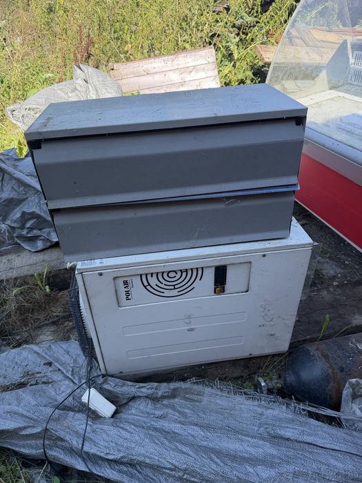 Продам холодильную витрину, баллоны, сигаретницу