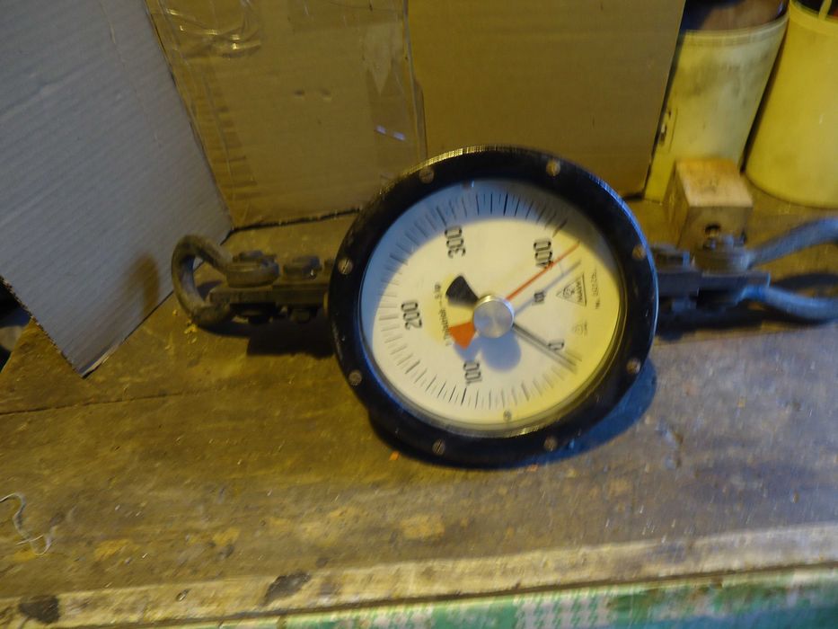 Електродвигател и кантар