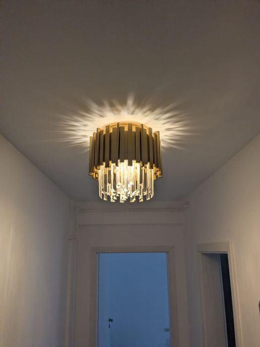 Lustre de vanzare