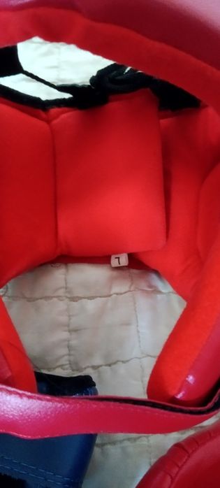 Продам перчатки и шлем для бокса