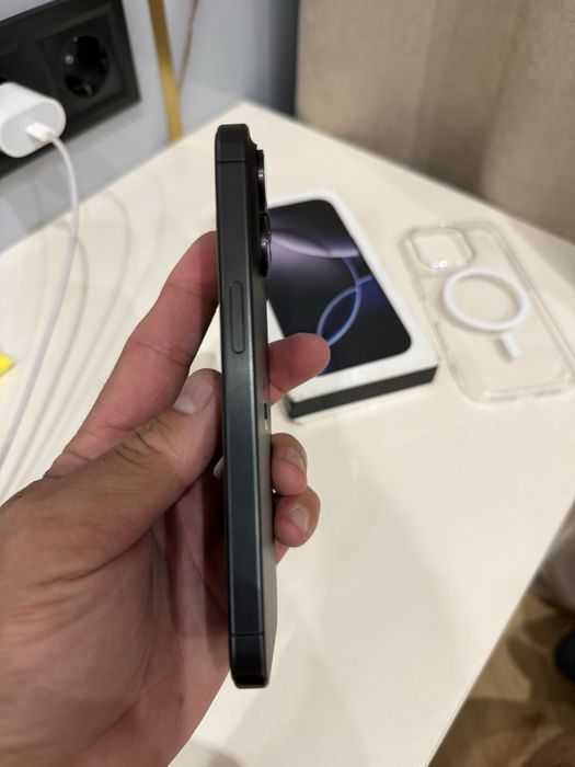 Продам айфон 15 pro на 128г