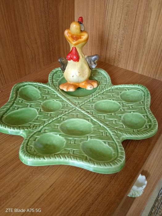 Поставка за великденски яйца