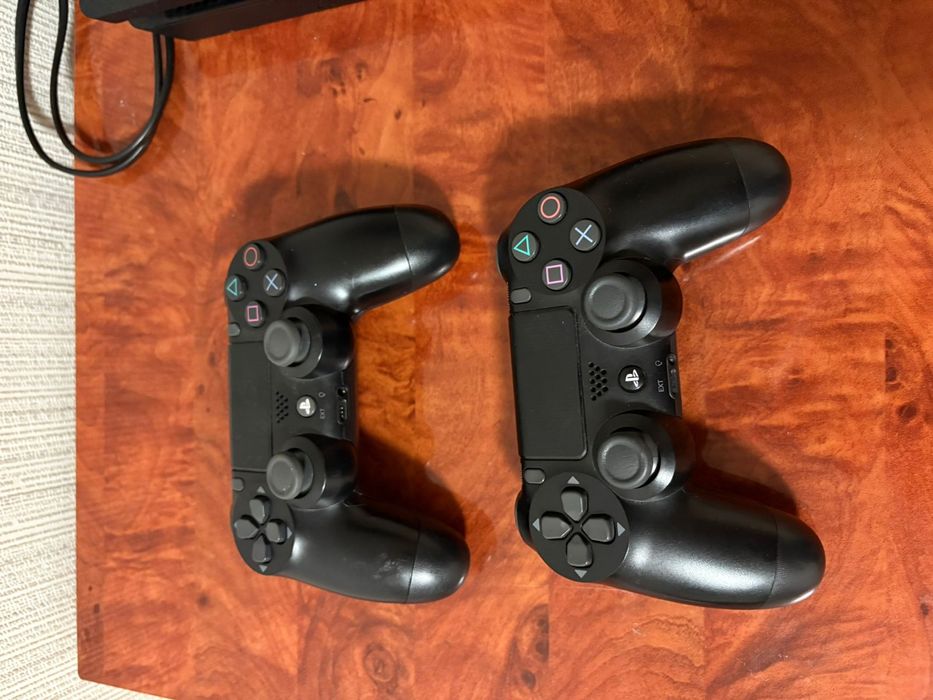 Продам PlayStation 4 slim, 1 терабайт