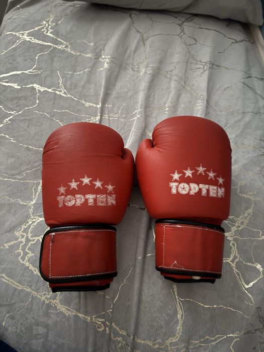 Боксерские перчатки