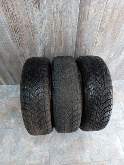 Vând anvelope masina