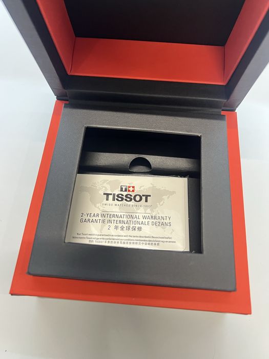 Часовник Tissot.