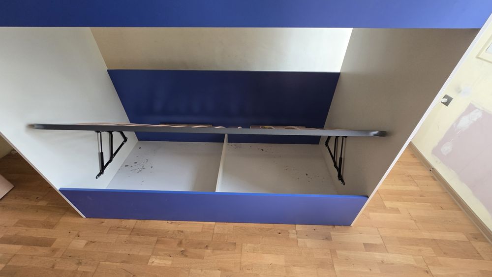 Двуетажо легло, размери 205/95, с отварящи се рамка за багаж