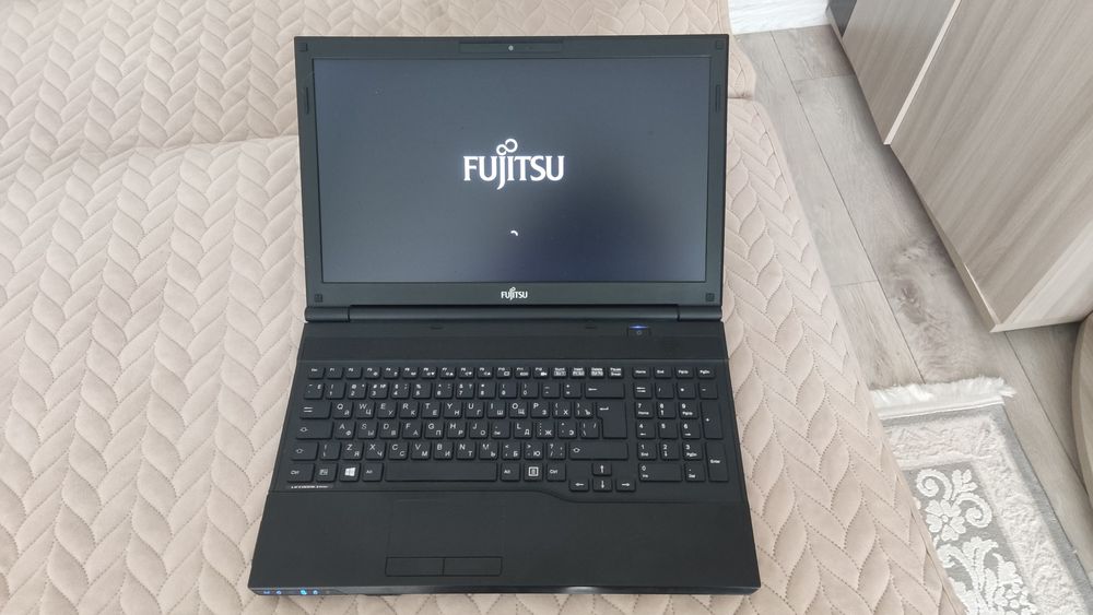 Продам Fujitsu AH 532