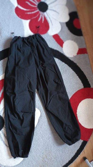 Vand pantaloni negri