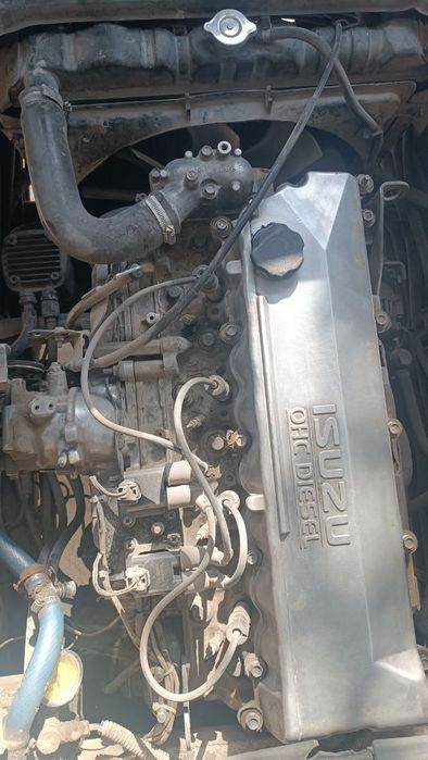 Isuzu avtobus 2013-yil