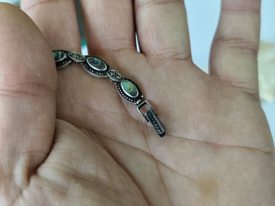 Сребърна гривна с кралски седеф